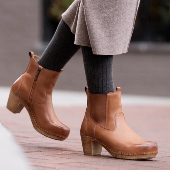 Dansko Shoes - NWT Dansko Shayna Heeled Chelsea Boots
 Leather Sz 37 (US 6,5-7)
